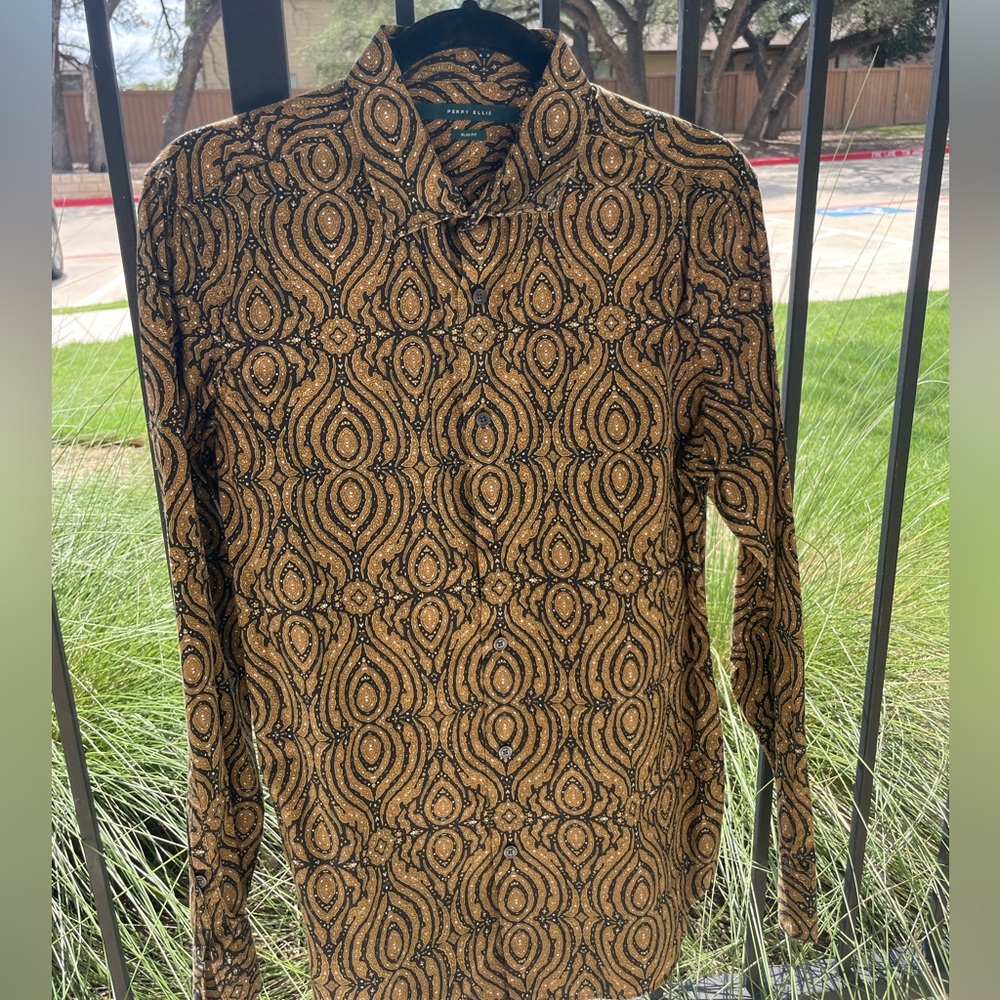 Perry Ellis Button Up LS